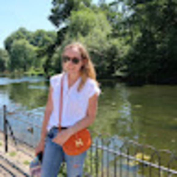 Meet your Posher, Taylor - Picture 1 of 1